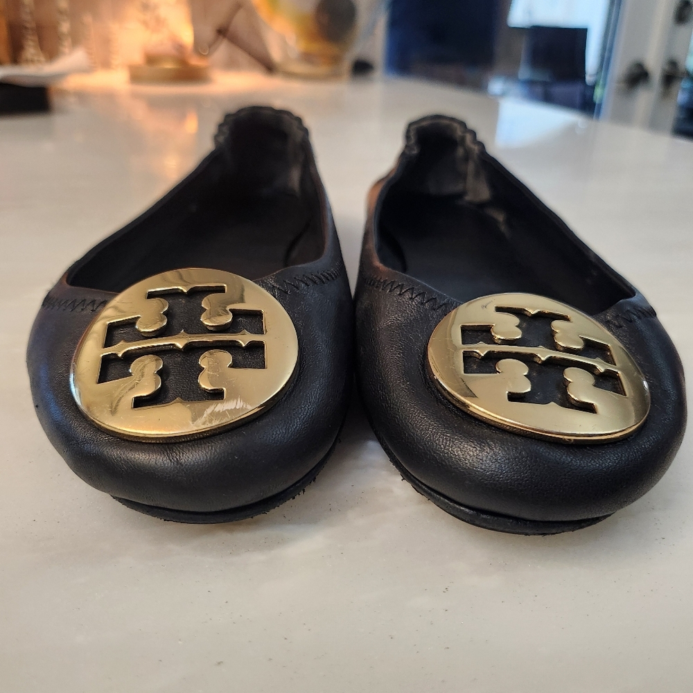 Tory Burch Black Leather Flats with Gold Logo Medallion - Picture 4 of 9